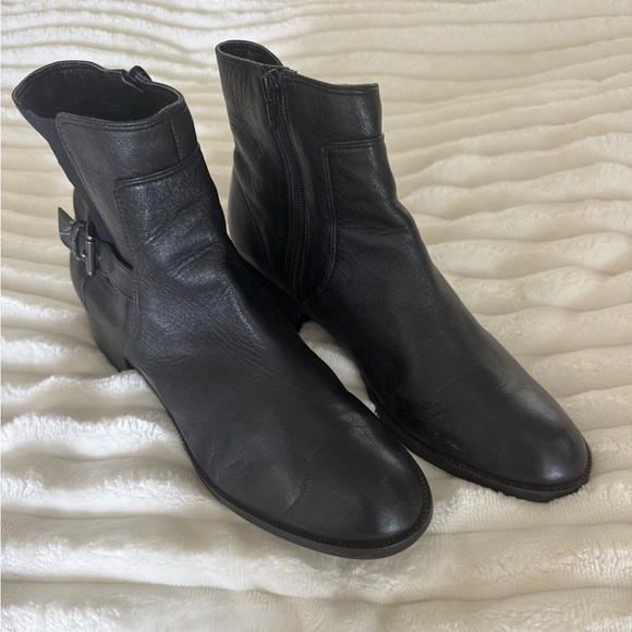 Easy Spirit Ankle Boots Womens 10 Medium Black Leather Side Zip Elastic - Picture 1 of 9